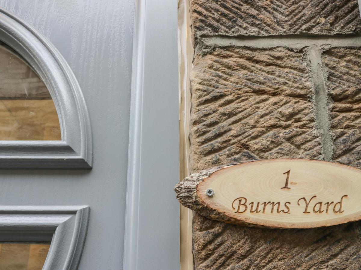 1 Burns Yard Apartment Уитби Екстериор снимка