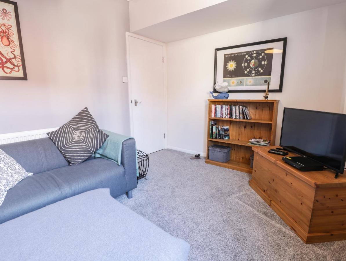 1 Burns Yard Apartment Уитби Екстериор снимка