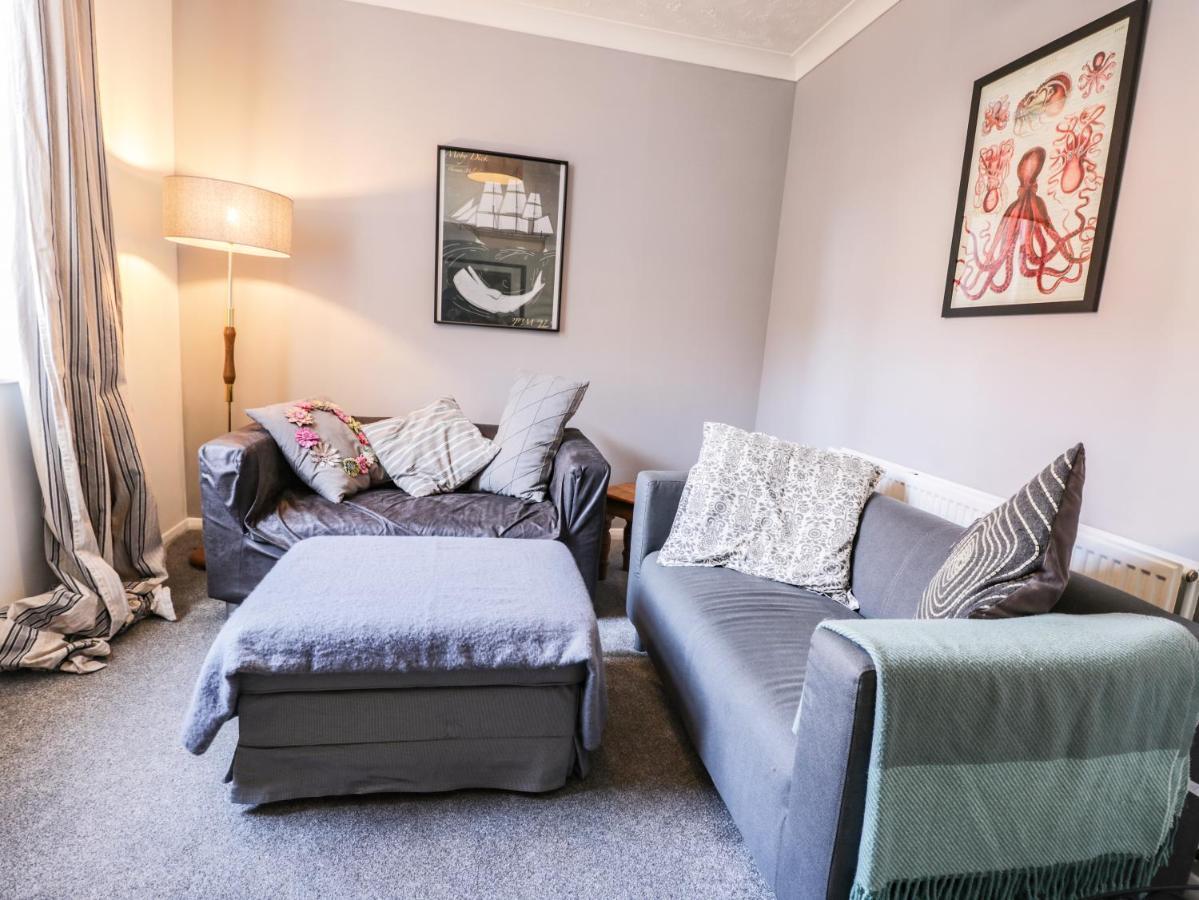 1 Burns Yard Apartment Уитби Екстериор снимка