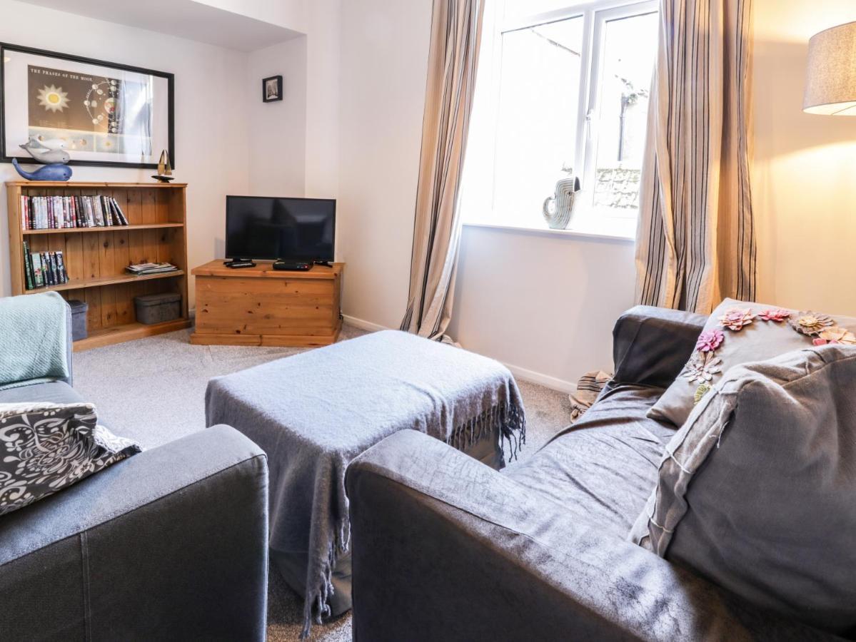 1 Burns Yard Apartment Уитби Екстериор снимка